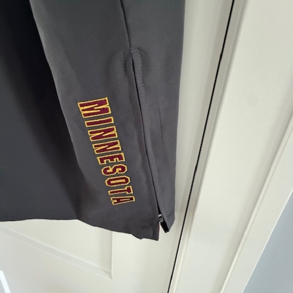 Men MN Minnesota Gophers Gray Pullover Embroidered Logo 1/4 Zip Lightweight Hood - Picture 7 of 10